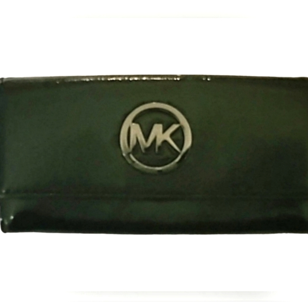 MICHAEL KORS NWOT Black Patent Leather Fulton Wallet Flap Medallion